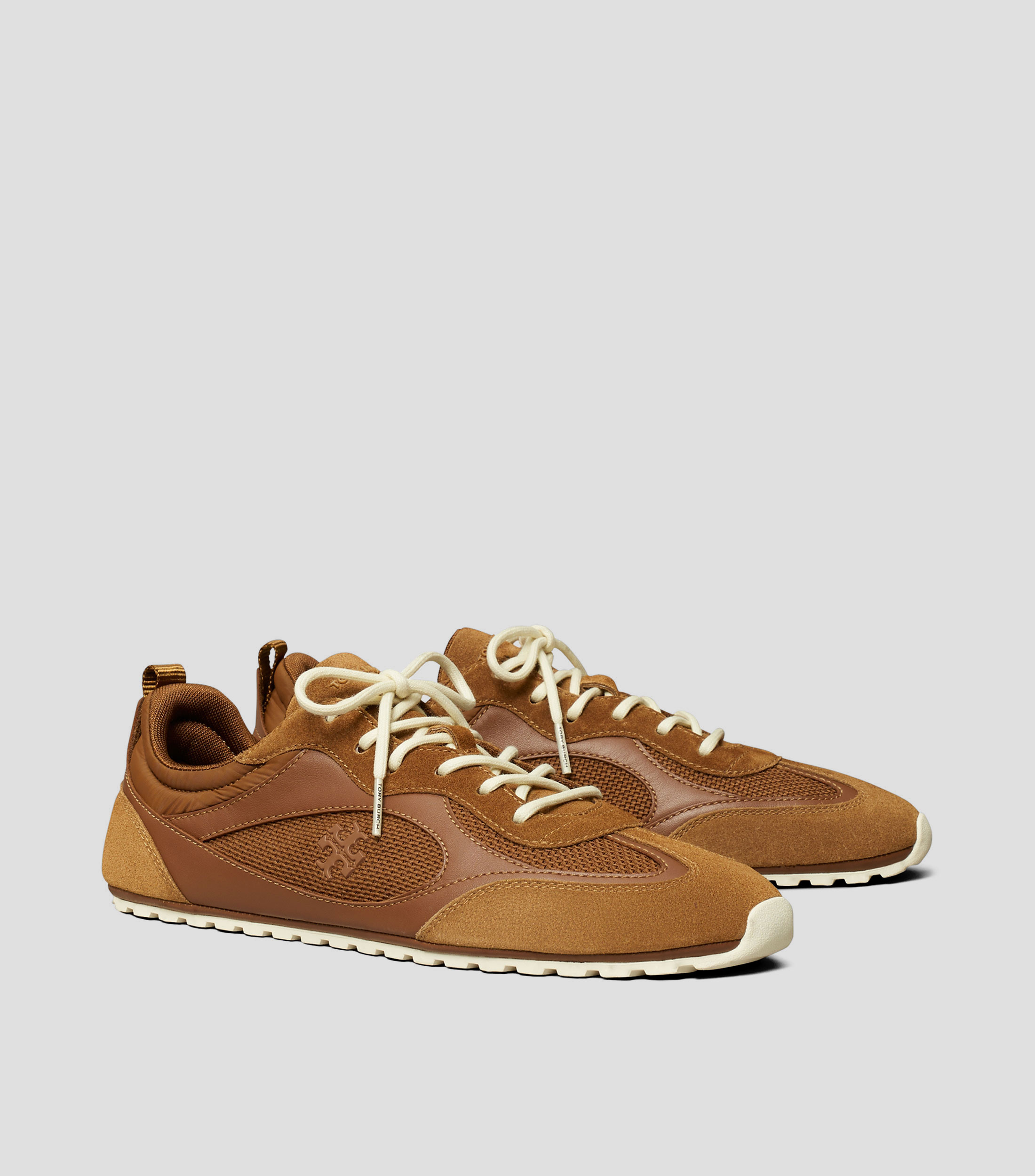 Tenis Travel